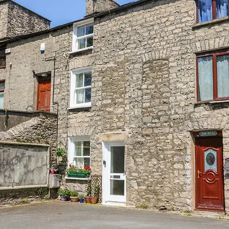 21 Entry Lane * Kendal
